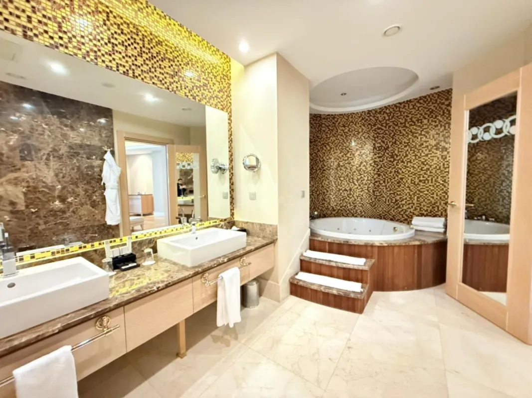 Kirayə verilir 4 otaqlı mənzil 350 m²