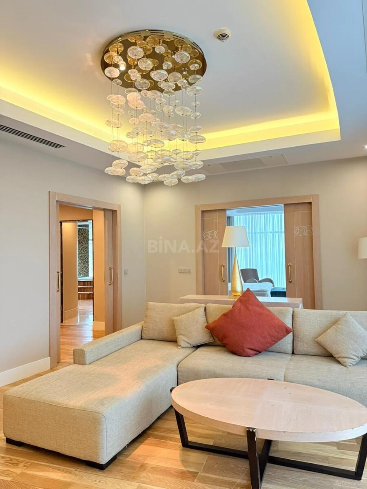Kirayə verilir 4 otaqlı mənzil 350 m²