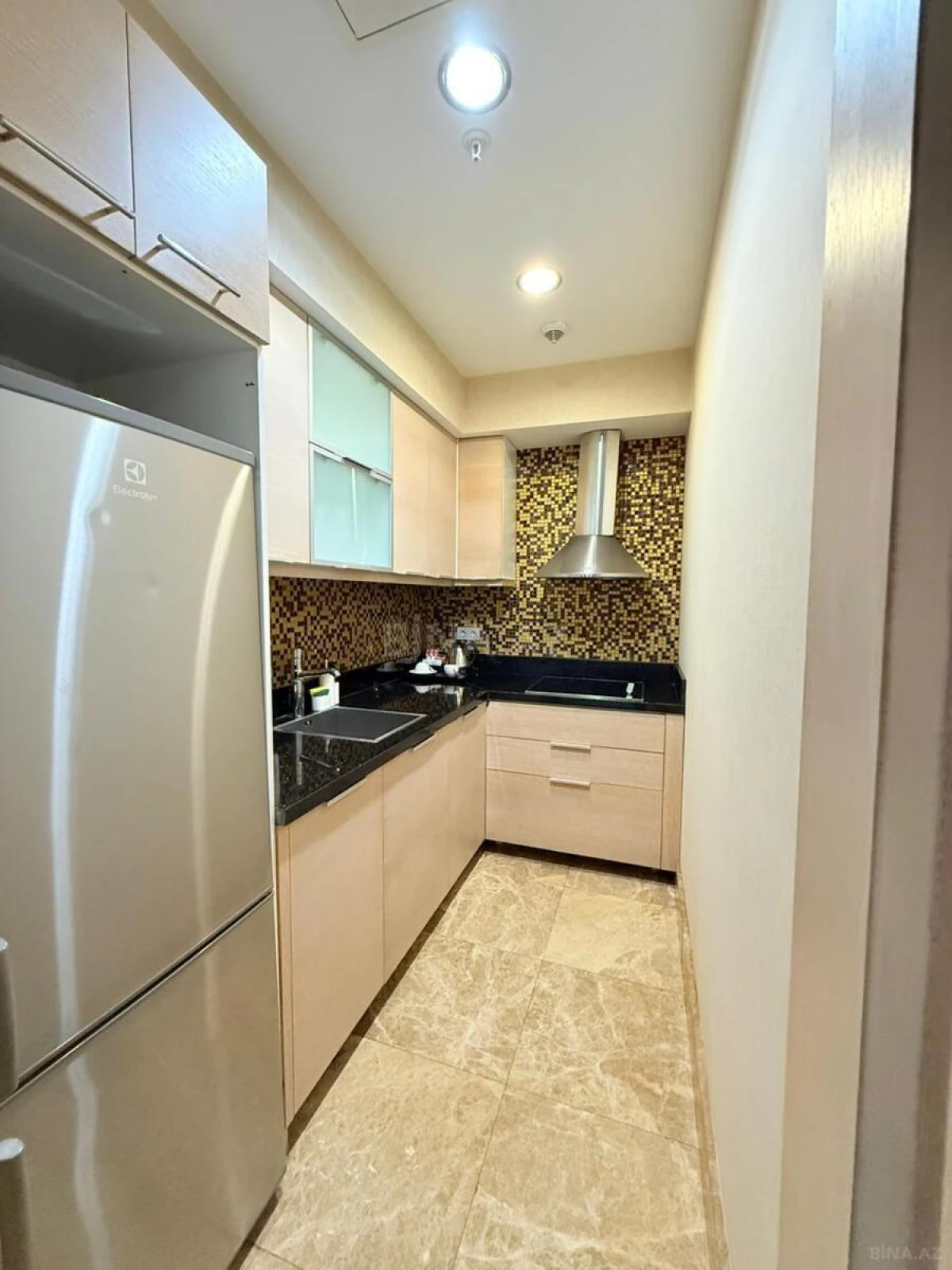 Kirayə verilir 4 otaqlı mənzil 350 m²