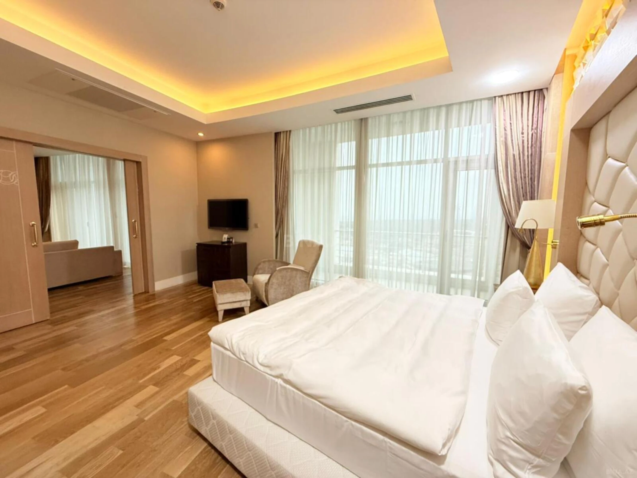 Kirayə verilir 4 otaqlı mənzil 350 m²