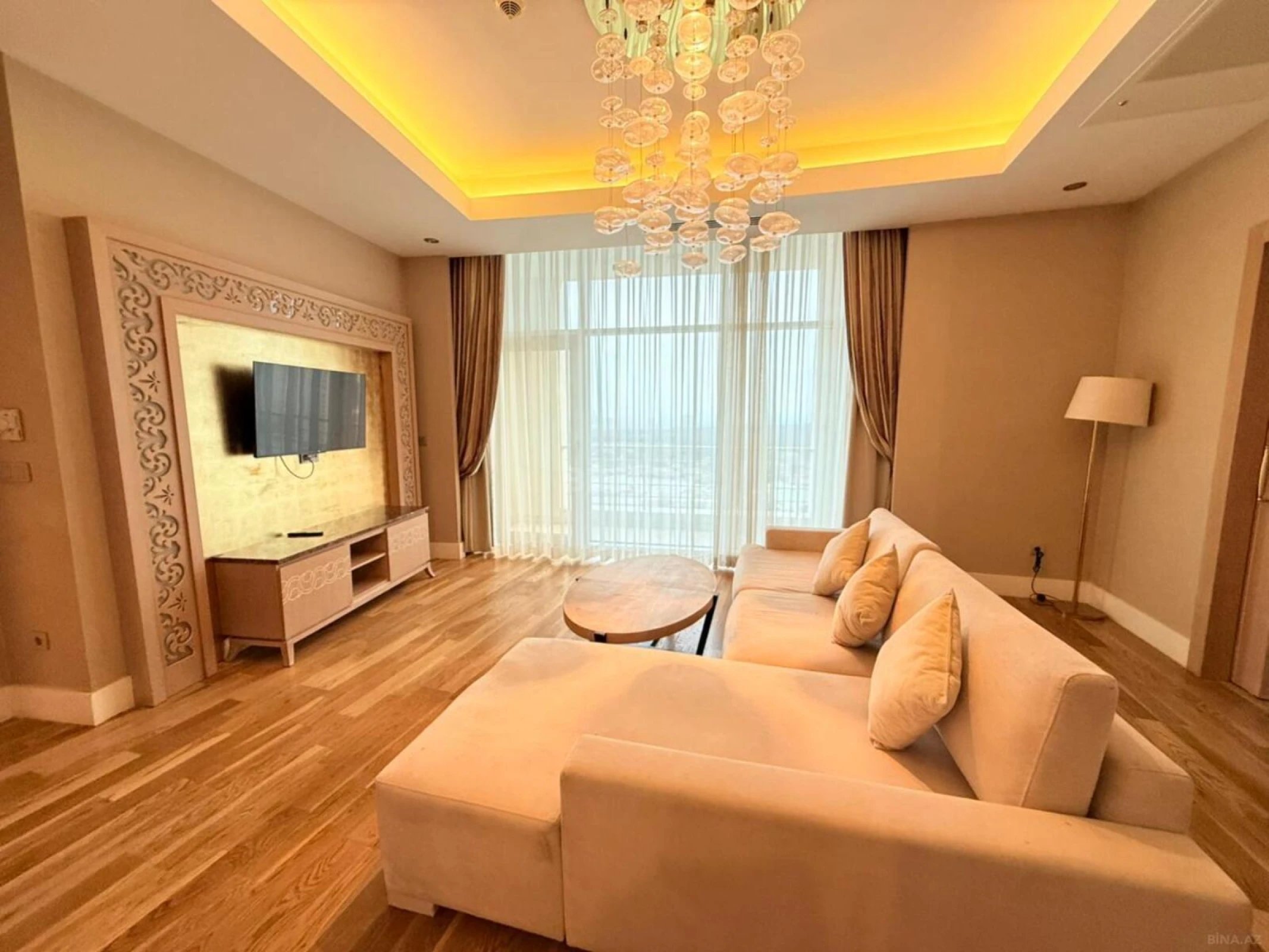 Kirayə verilir 4 otaqlı mənzil 350 m²