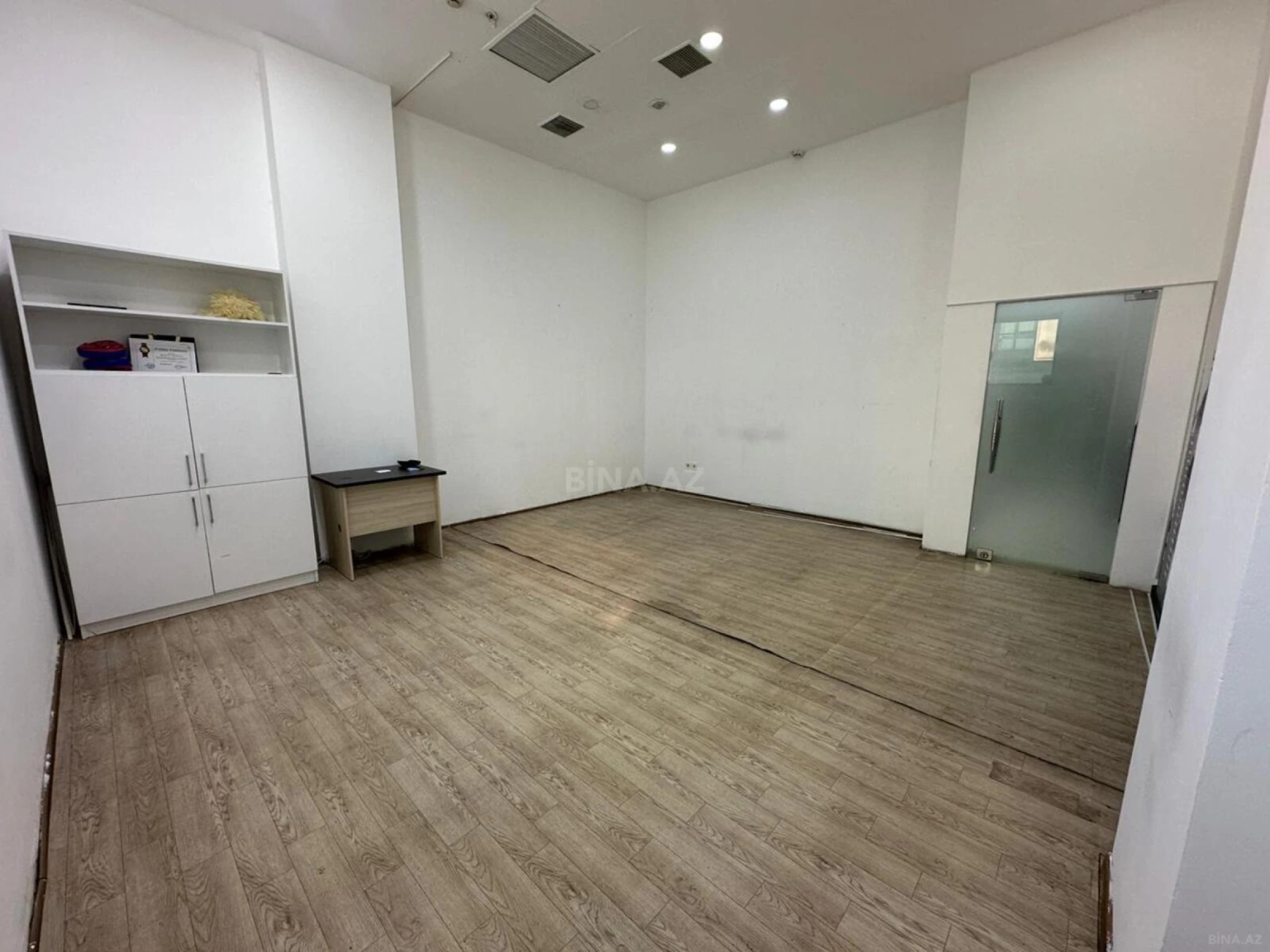 Kirayə verilir 3 otaqlı ofis 93 m²