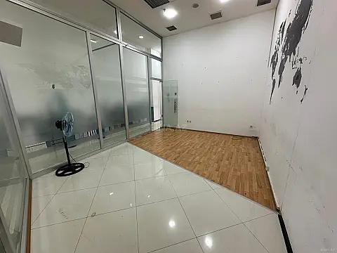 Kirayə verilir 3 otaqlı ofis 93 m²