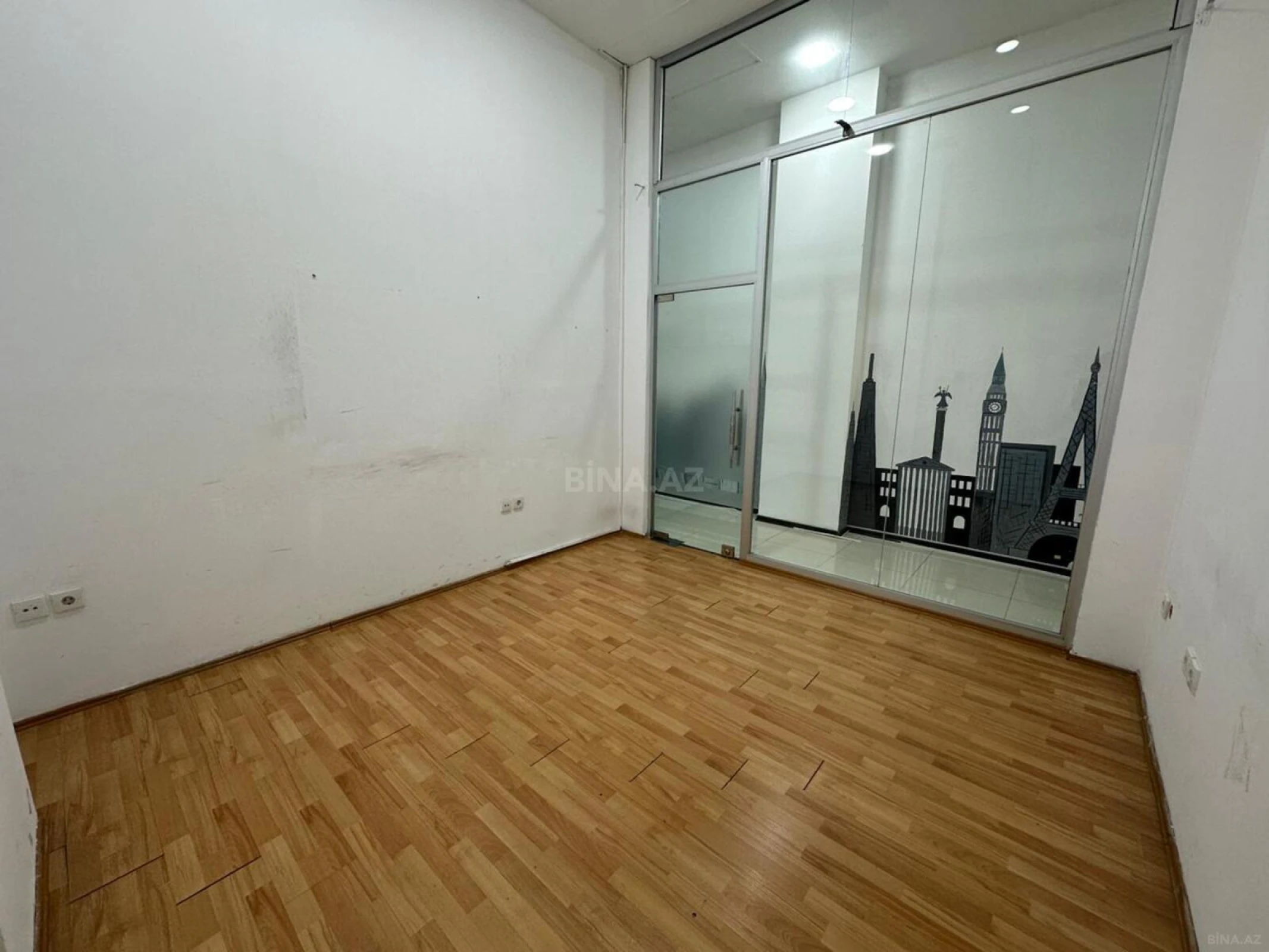 Kirayə verilir 3 otaqlı ofis 93 m²