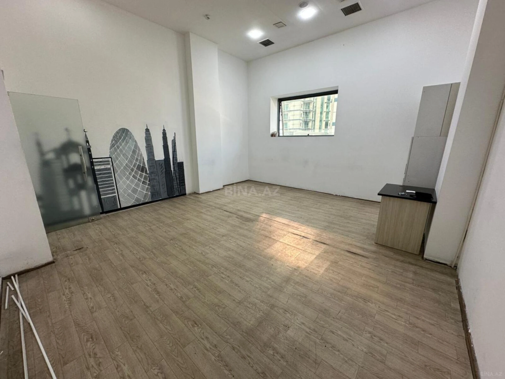 Kirayə verilir 3 otaqlı ofis 93 m²