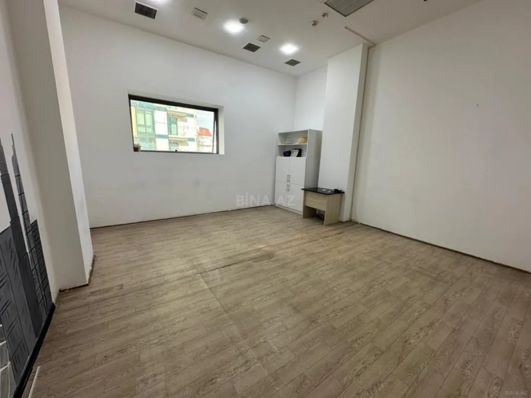 Kirayə verilir 3 otaqlı ofis 93 m²