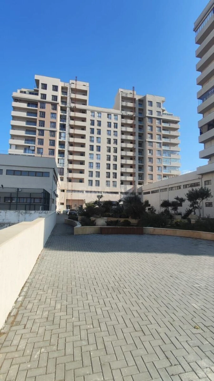 Satılır 2 otaqlı mənzil 85 m²