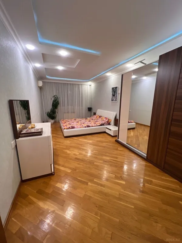 Kirayə verilir 3 otaqlı mənzil 140 m²