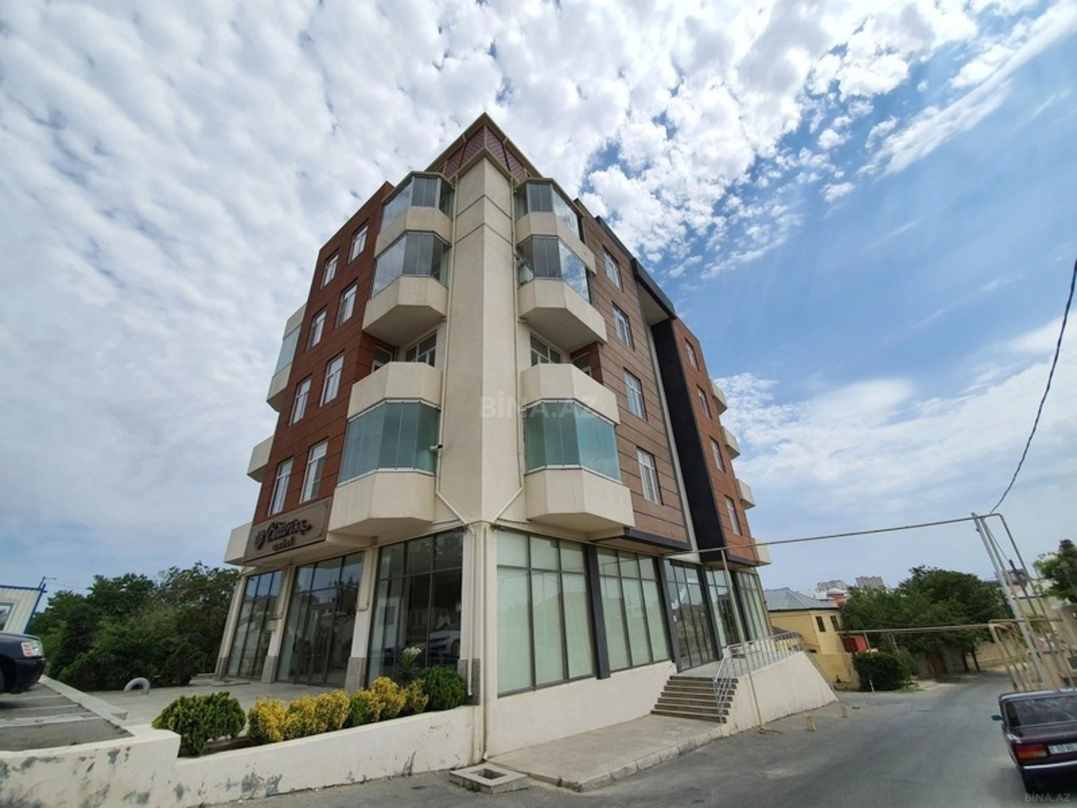 Satılır 4 otaqlı mənzil 160 m²