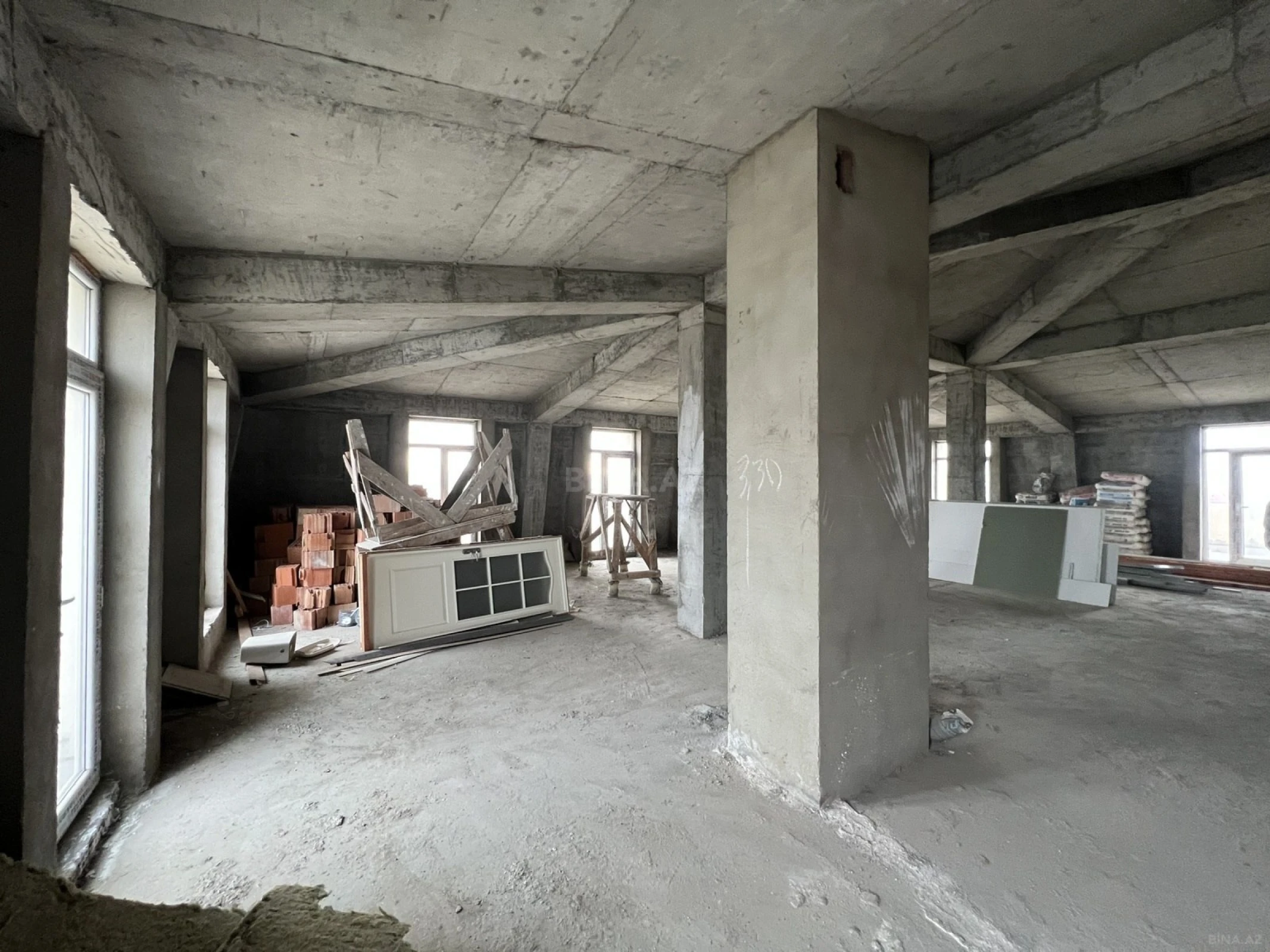 Satılır 4 otaqlı mənzil 160 m²