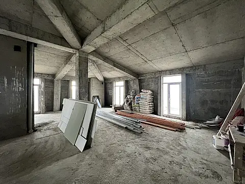 Satılır 4 otaqlı mənzil 160 m²