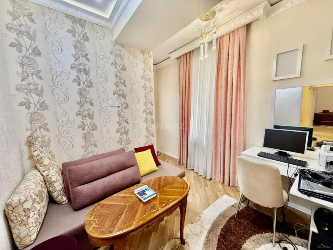 Satılır 4 otaqlı mənzil 155 m²