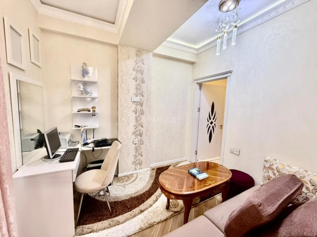 Satılır 4 otaqlı mənzil 155 m²