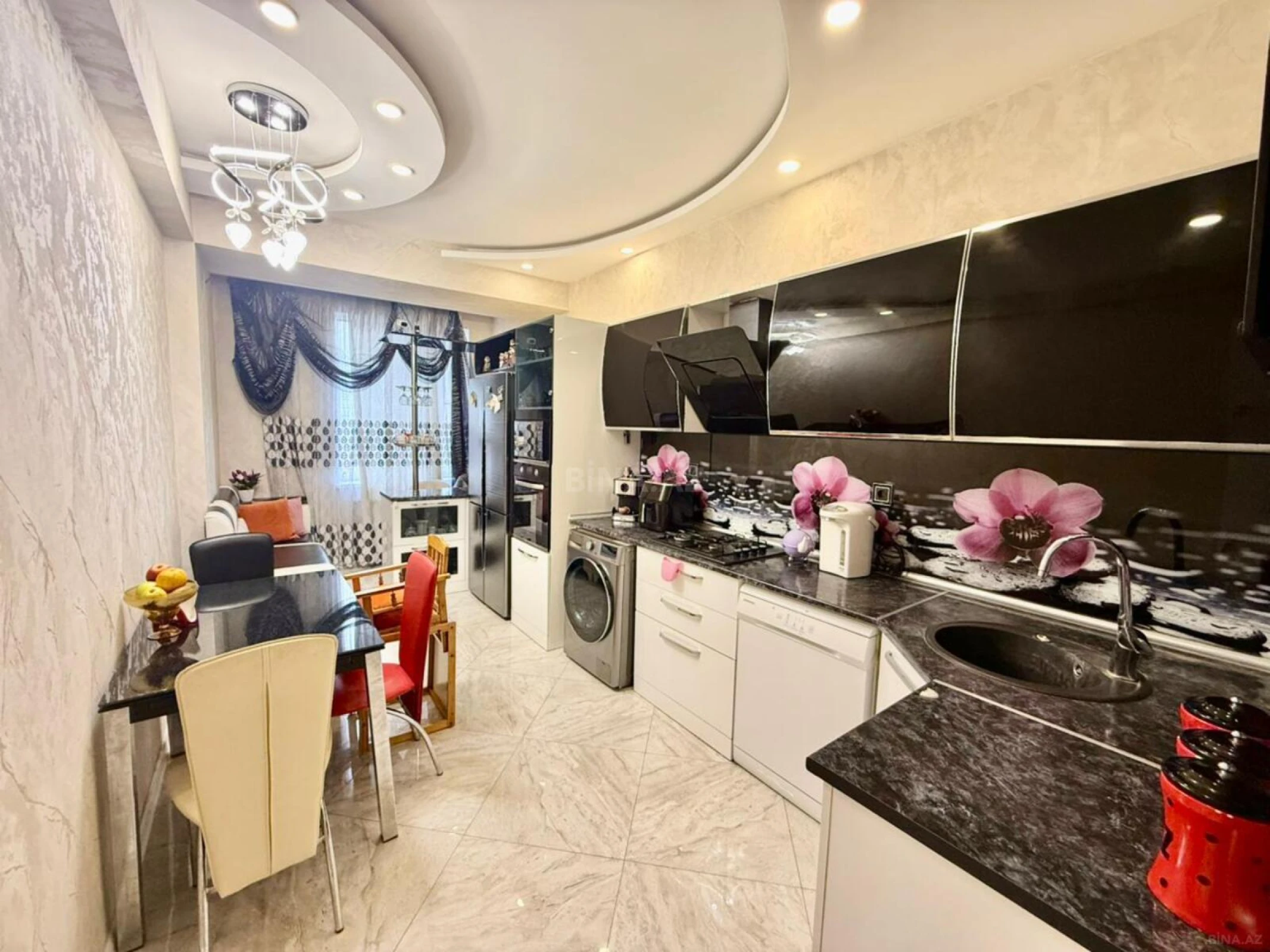 Satılır 4 otaqlı mənzil 155 m²