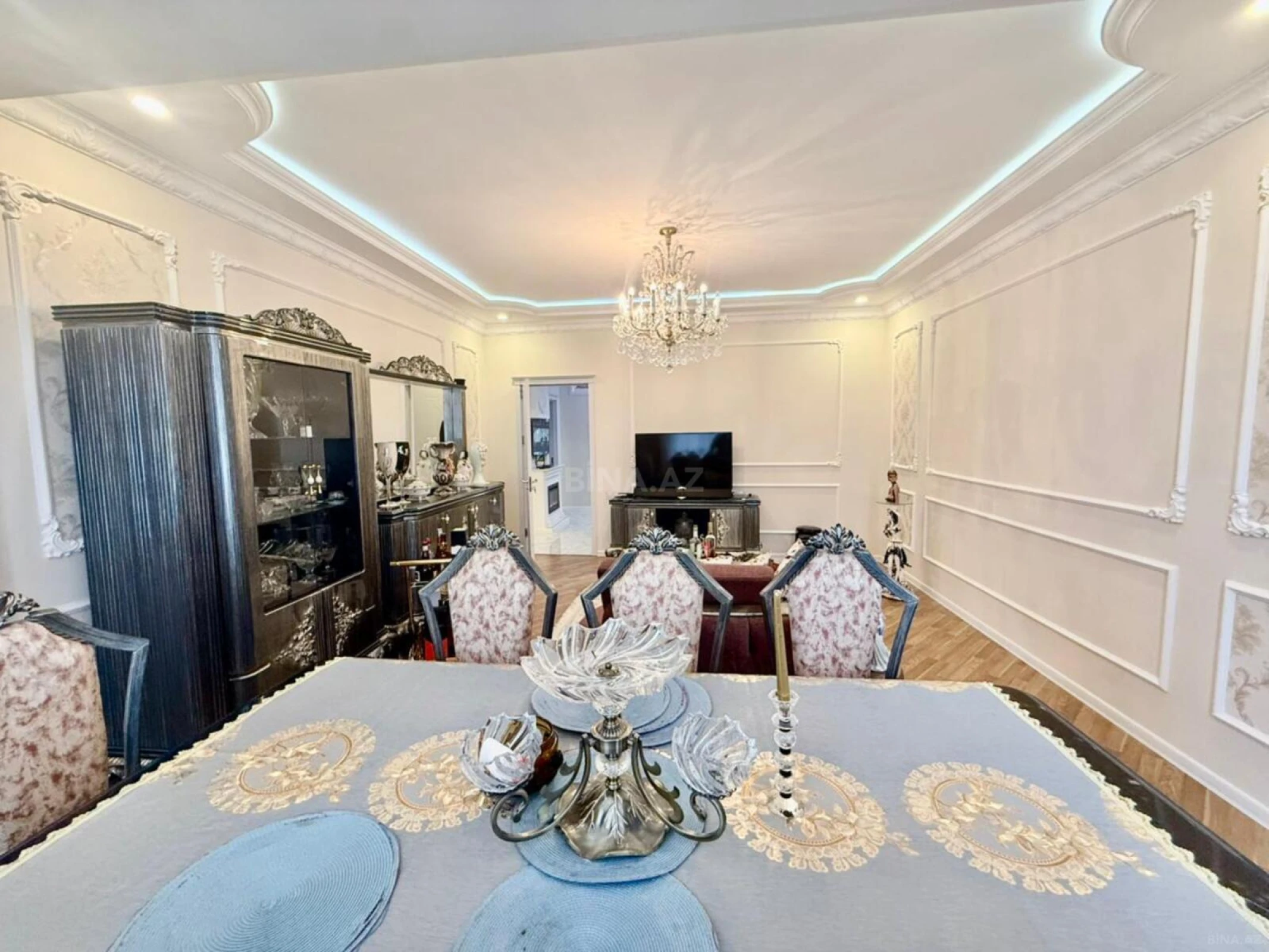 Satılır 4 otaqlı mənzil 155 m²