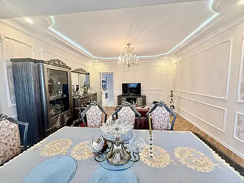 Satılır 4 otaqlı mənzil 155 m²