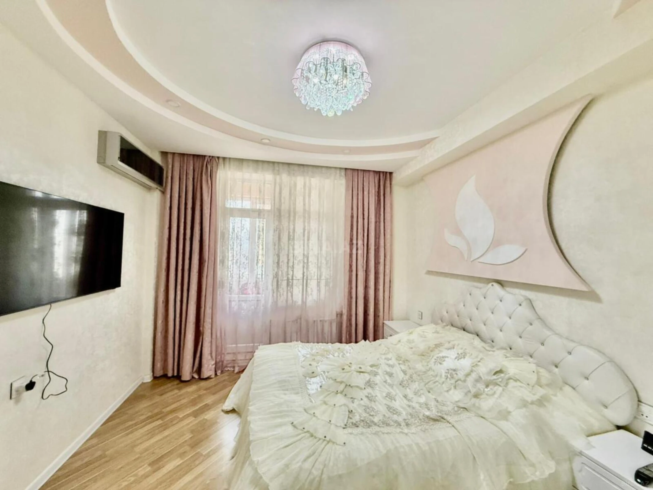 Satılır 4 otaqlı mənzil 155 m²