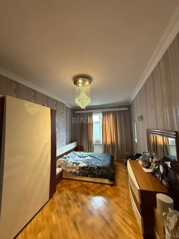 Satılır 3 otaqlı mənzil 120 m²
