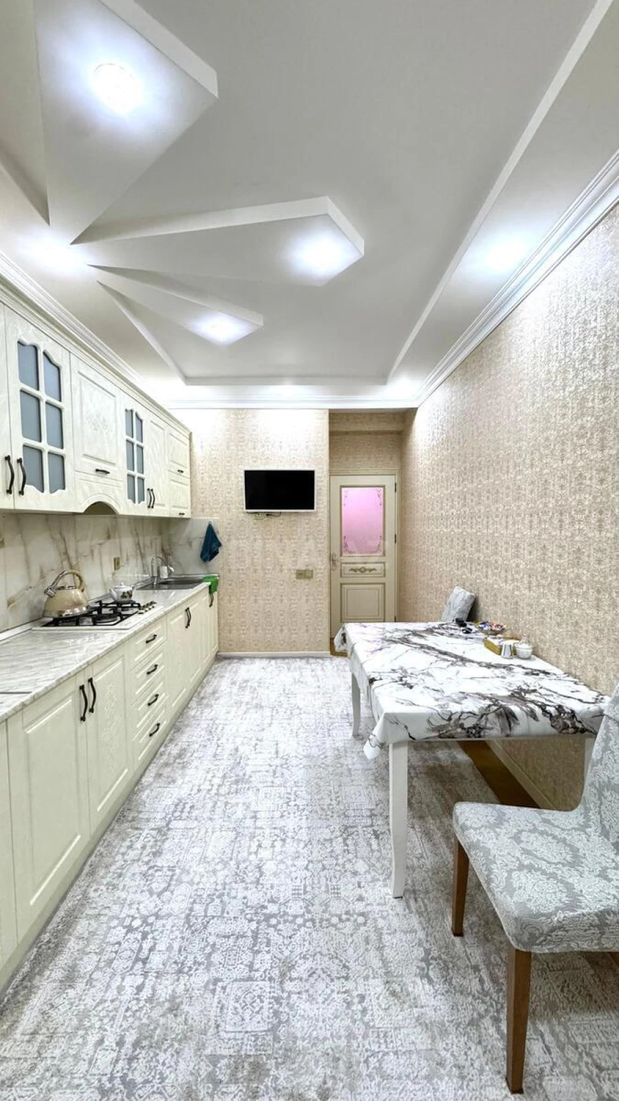 Satılır 2 otaqlı mənzil 92 m²