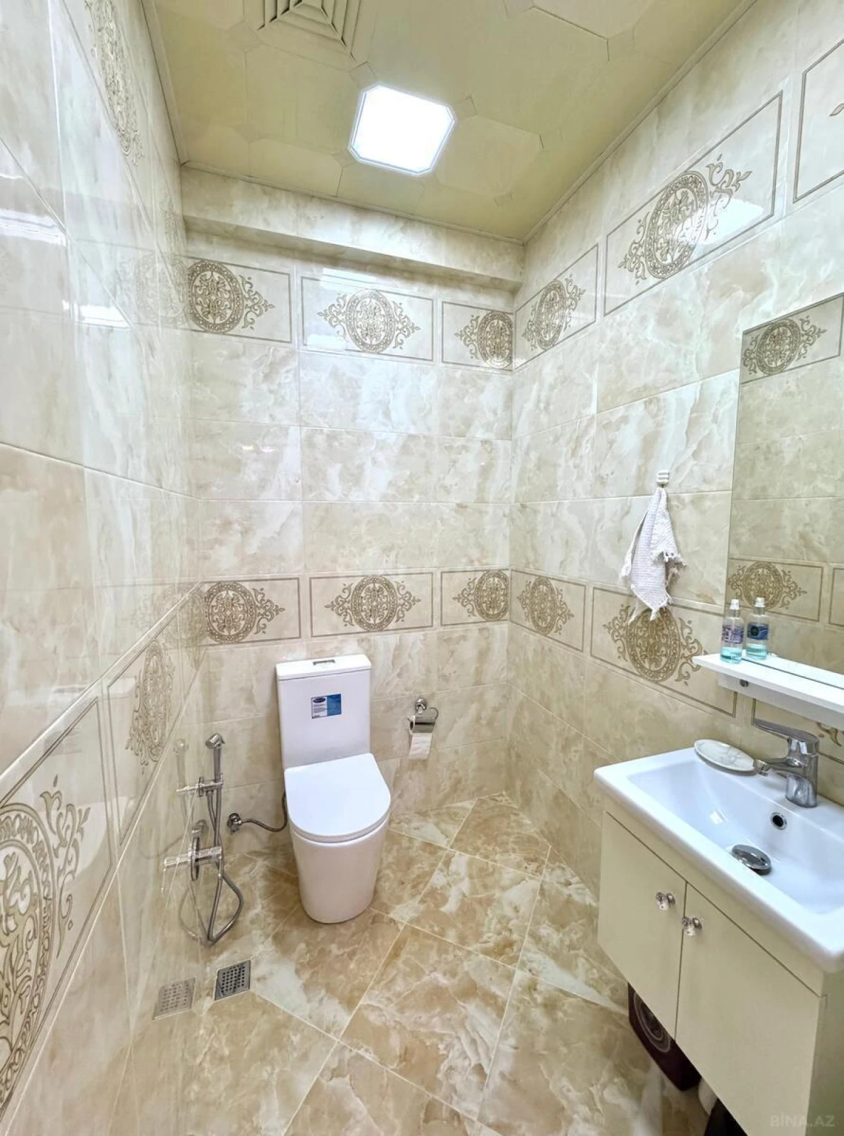 Satılır 2 otaqlı mənzil 92 m²