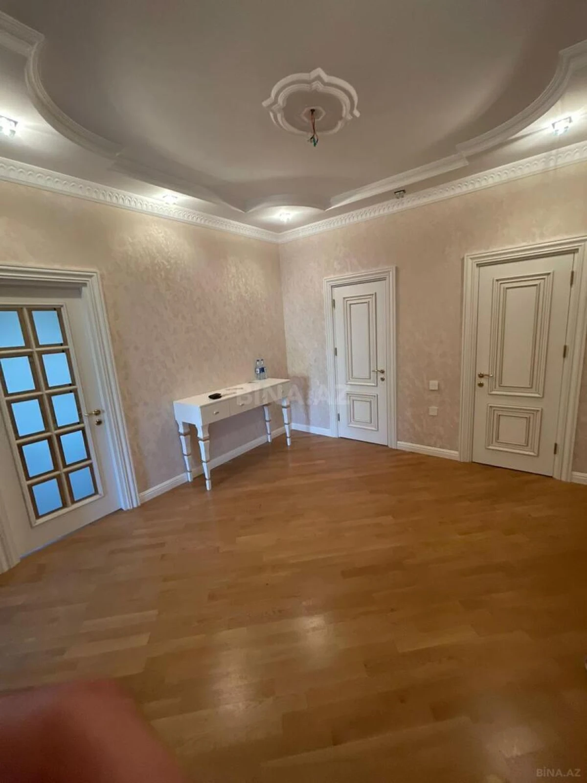 Kirayə verilir 3 otaqlı mənzil 146 m²