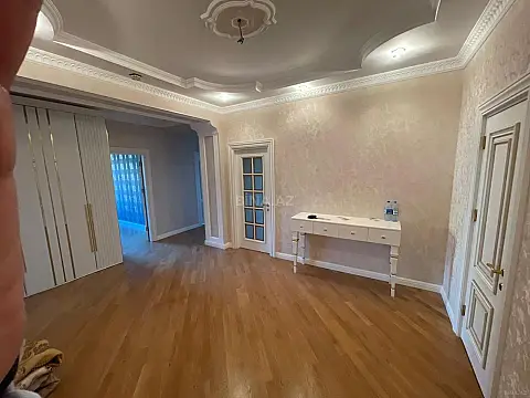 Kirayə verilir 3 otaqlı mənzil 146 m²