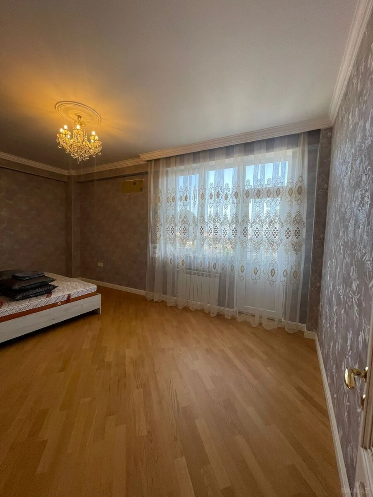 Kirayə verilir 3 otaqlı mənzil 146 m²