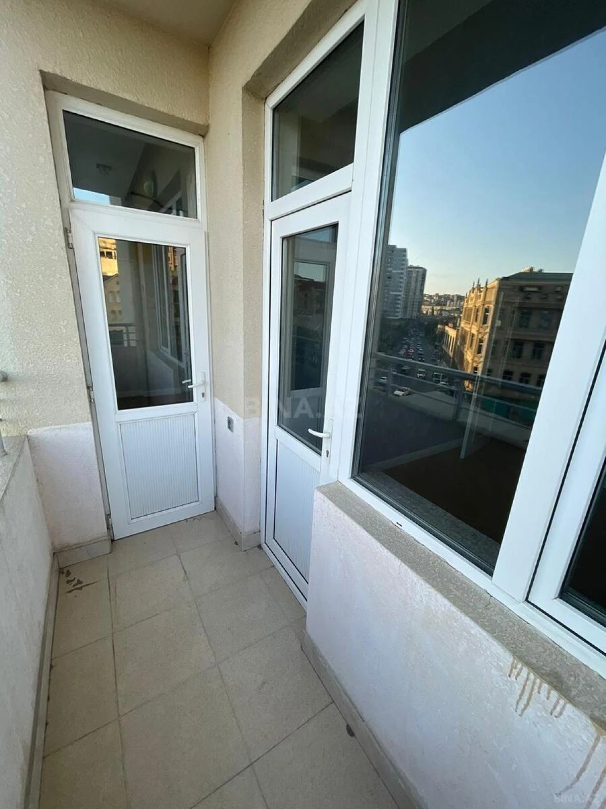 Kirayə verilir 3 otaqlı mənzil 146 m²