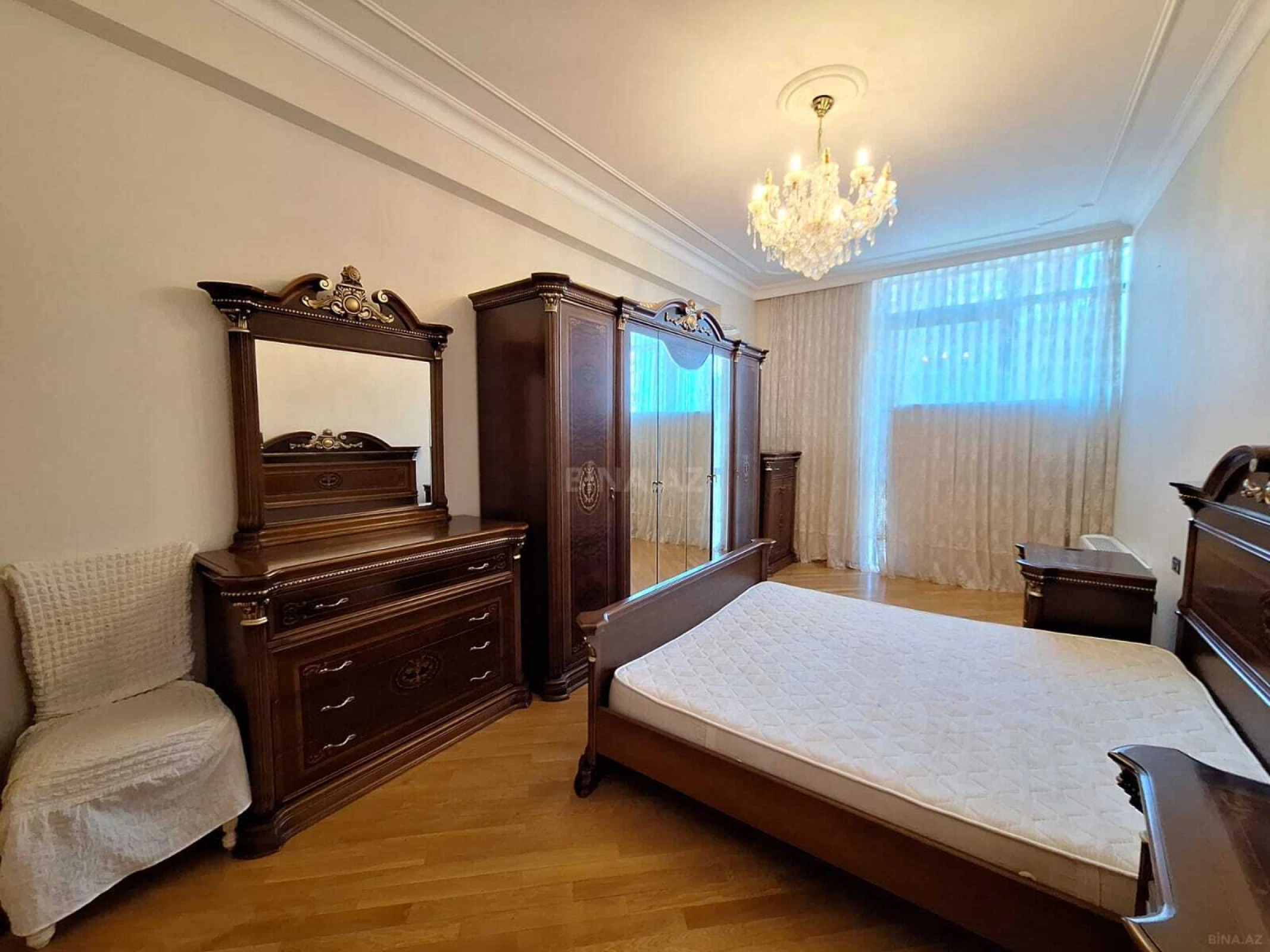 Kirayə verilir 3 otaqlı mənzil 180 m²