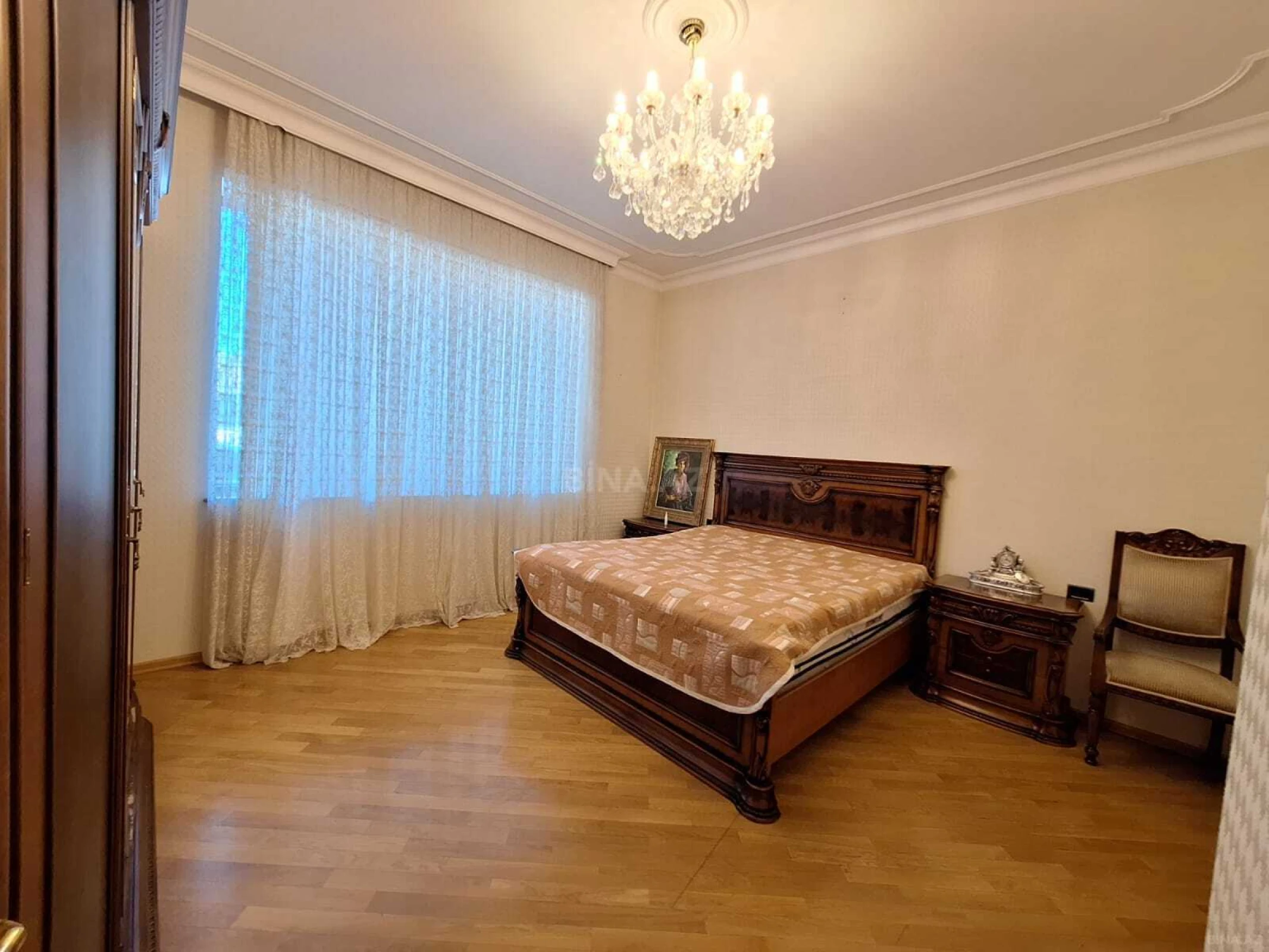 Kirayə verilir 3 otaqlı mənzil 180 m²
