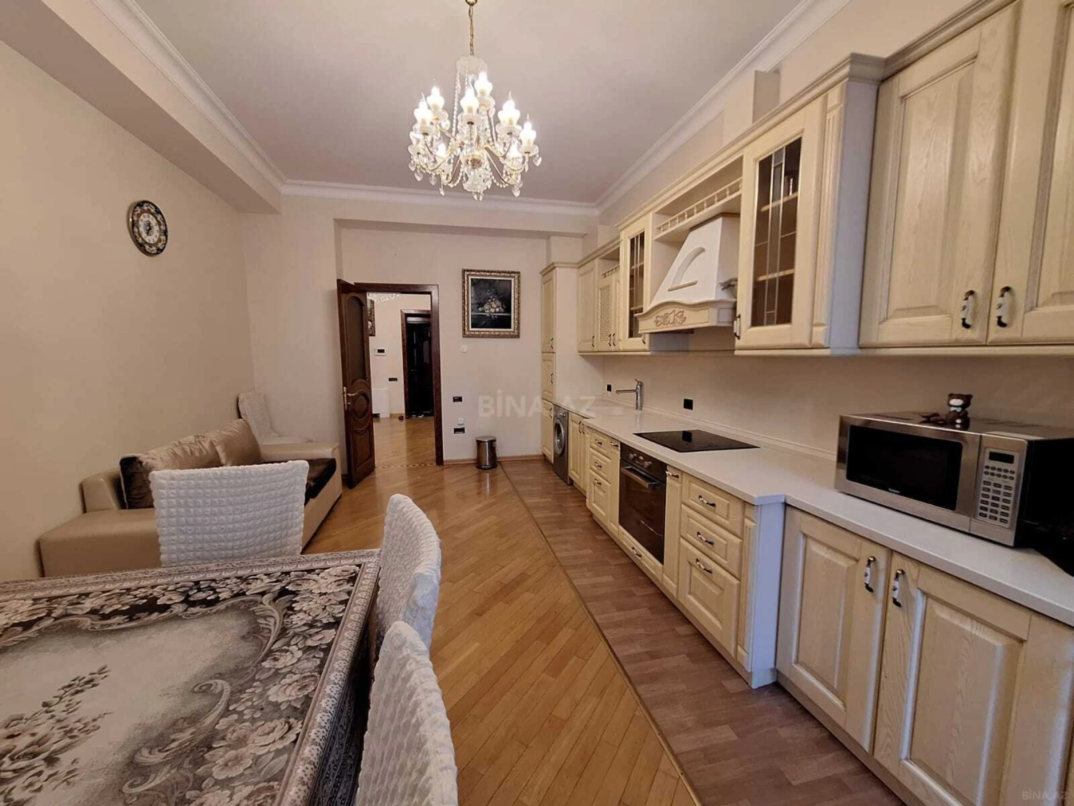 Kirayə verilir 3 otaqlı mənzil 180 m²