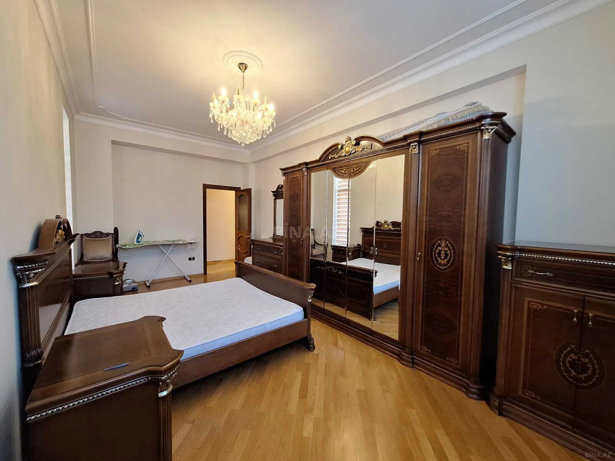 Kirayə verilir 3 otaqlı mənzil 180 m²