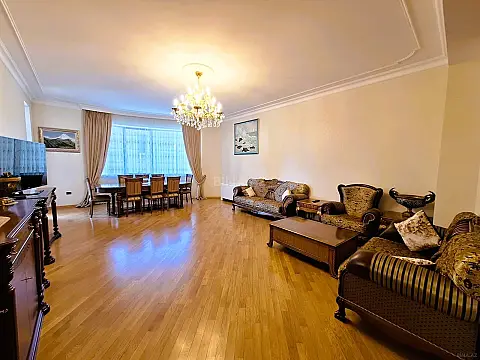 Kirayə verilir 3 otaqlı mənzil 180 m²
