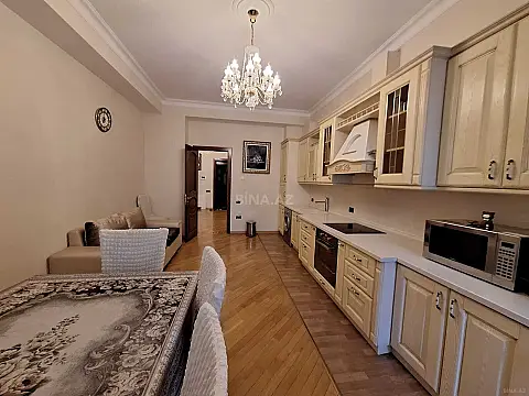 Kirayə verilir 3 otaqlı mənzil 180 m²