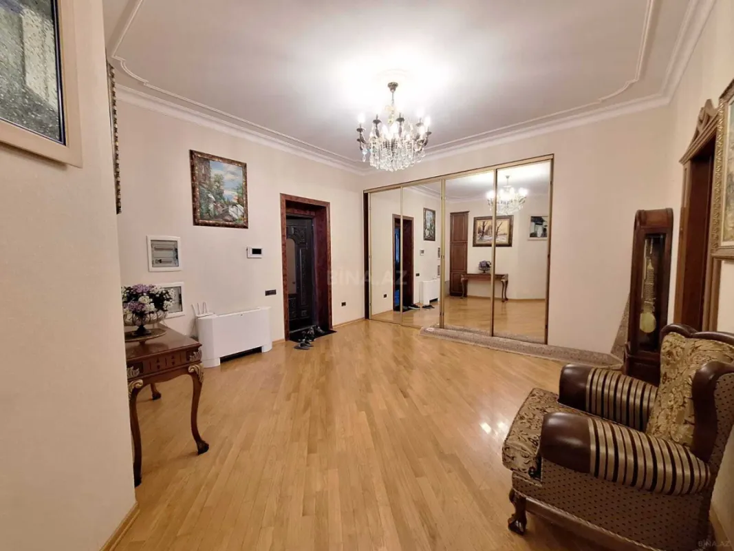Kirayə verilir 3 otaqlı mənzil 180 m²