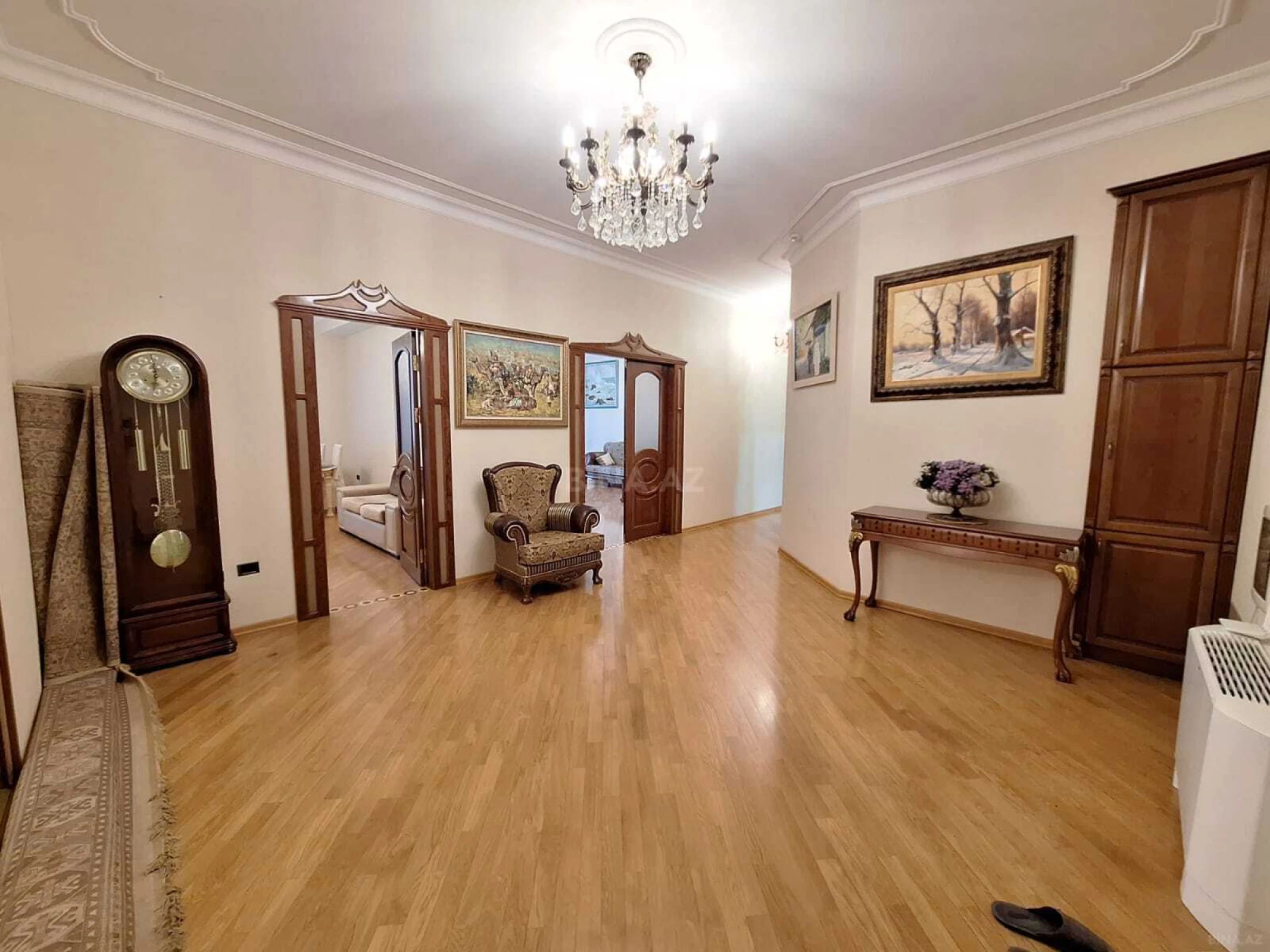 Kirayə verilir 3 otaqlı mənzil 180 m²