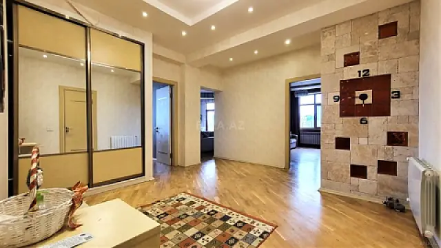 Kirayə verilir 3 otaqlı mənzil 130 m²