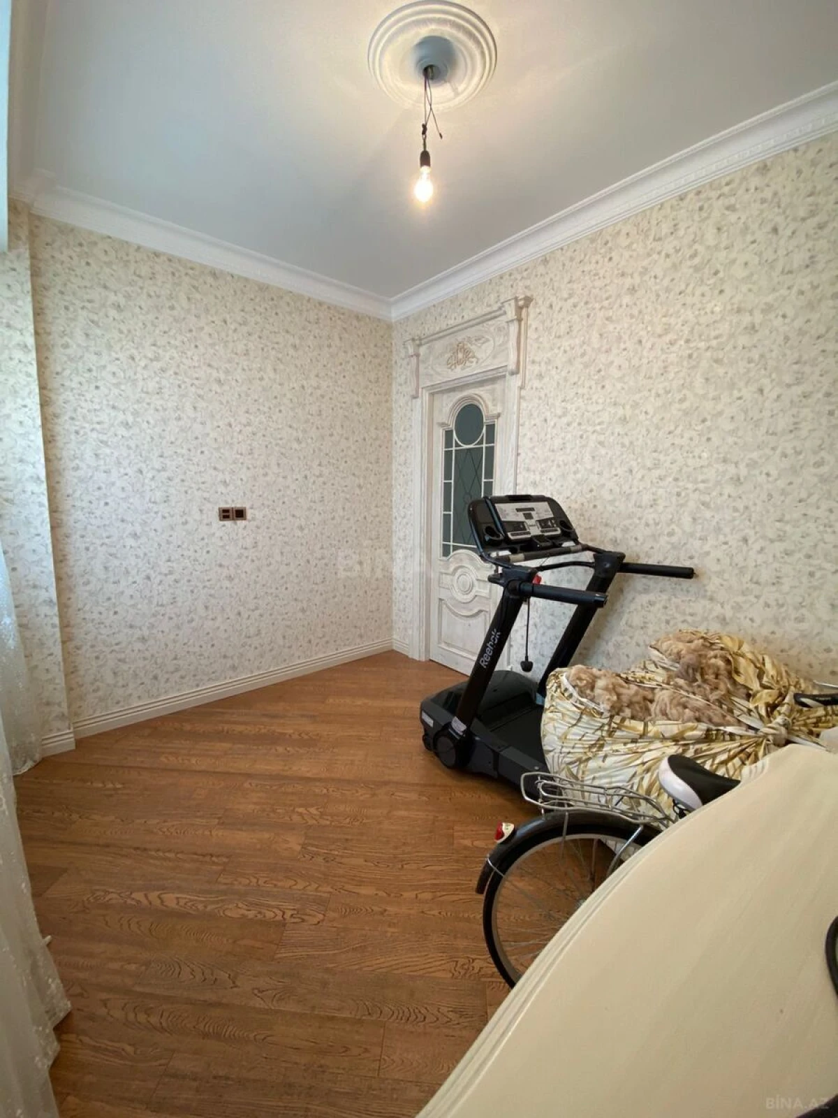 Satılır 5 otaqlı mənzil 210 m²