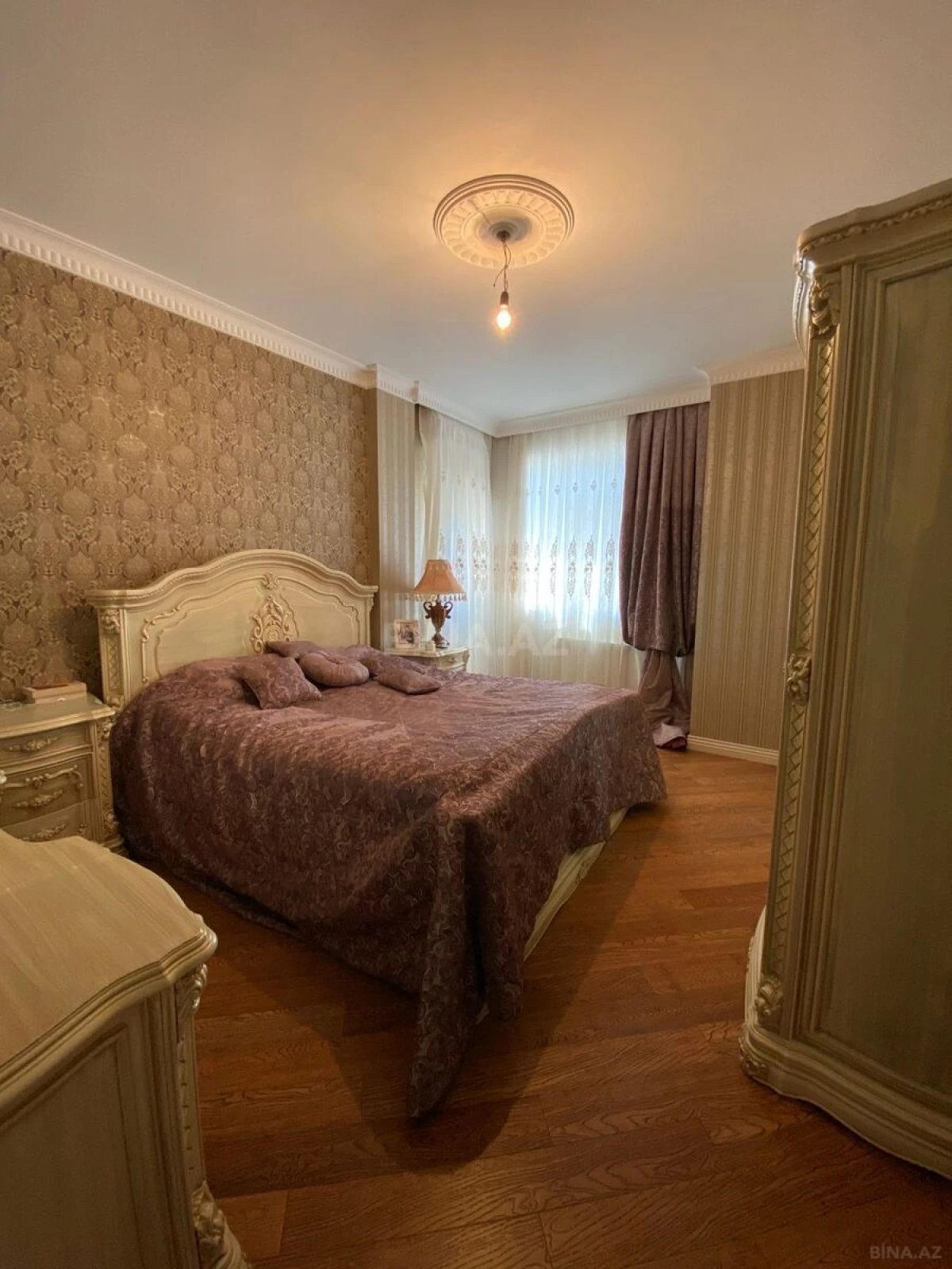 Satılır 5 otaqlı mənzil 210 m²