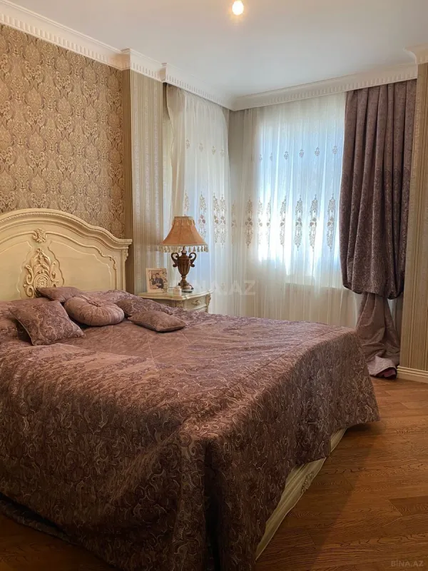 Satılır 5 otaqlı mənzil 210 m²