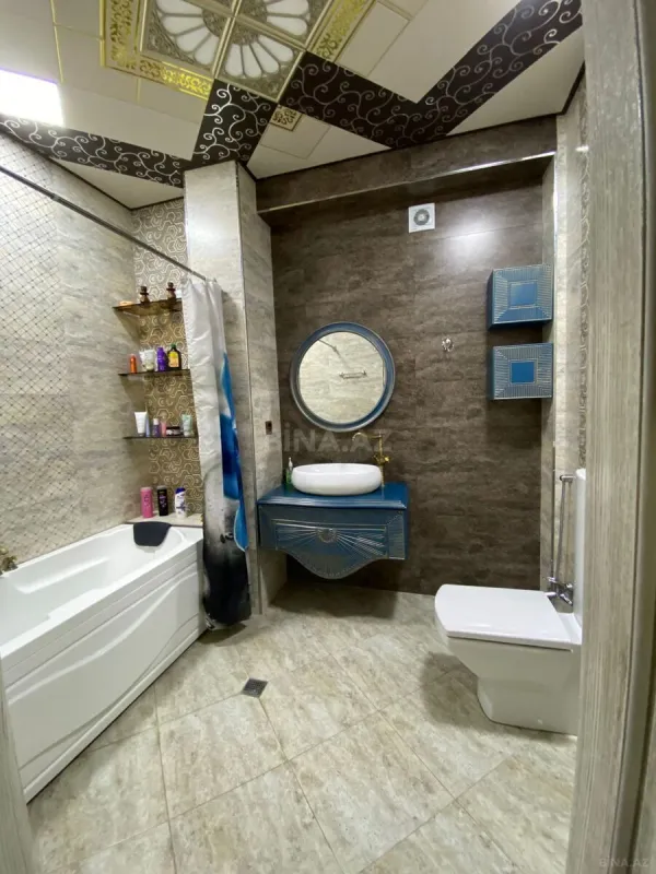 Satılır 5 otaqlı mənzil 210 m²