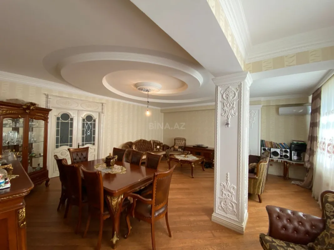 Satılır 5 otaqlı mənzil 210 m²
