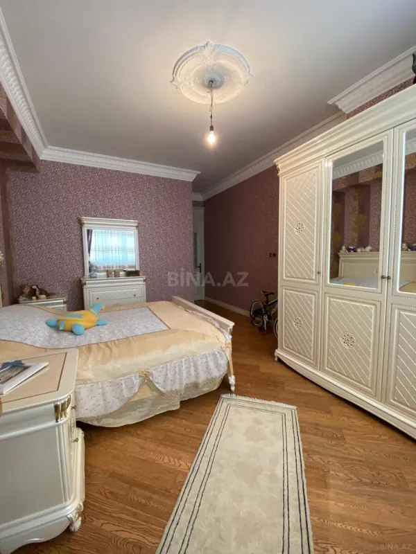 Satılır 5 otaqlı mənzil 210 m²