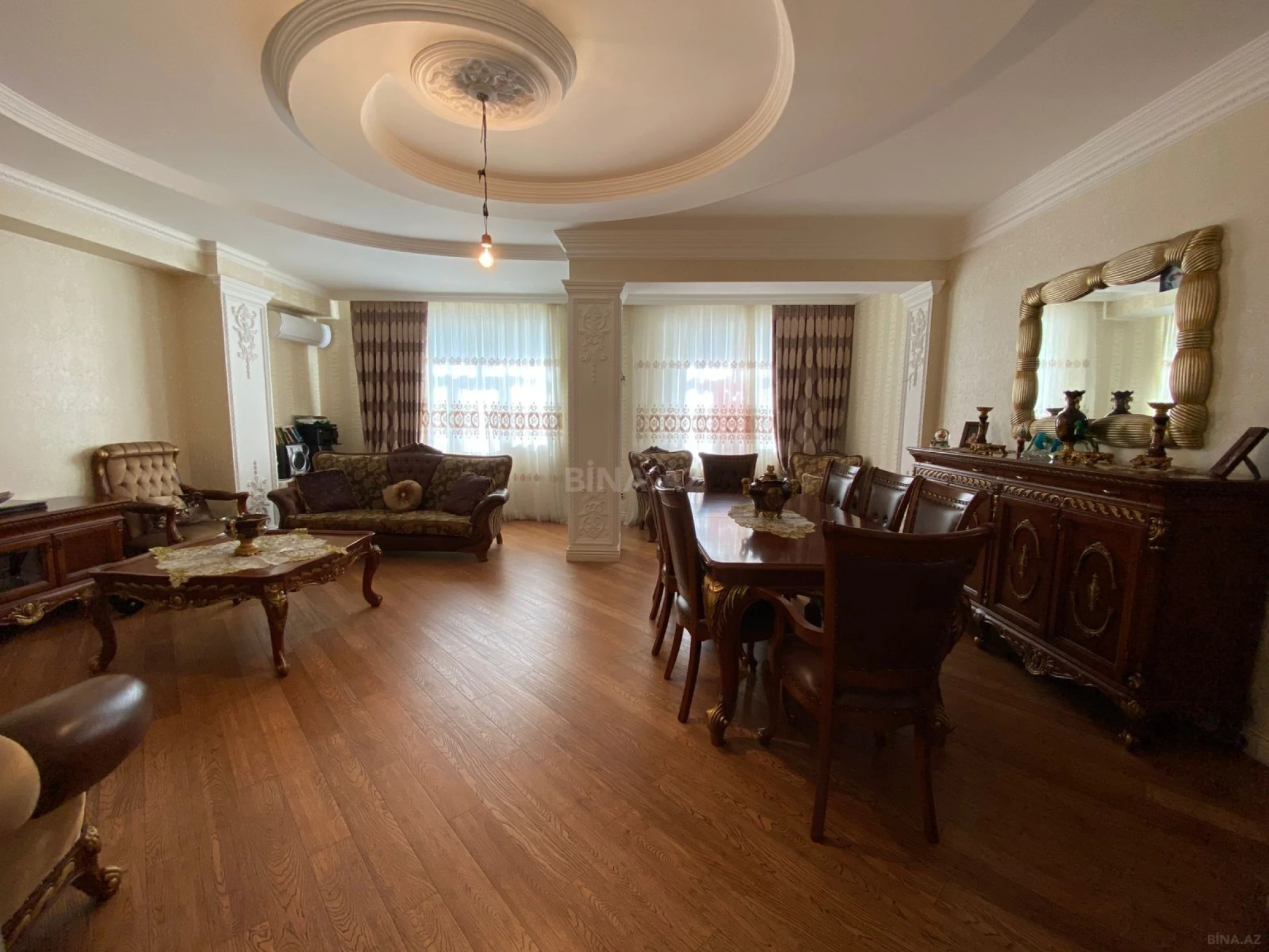 Satılır 5 otaqlı mənzil 210 m²