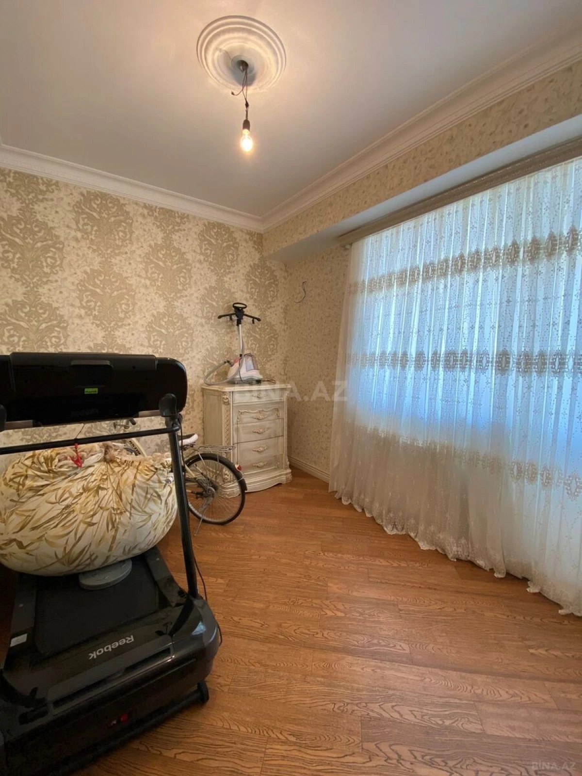 Satılır 5 otaqlı mənzil 210 m²