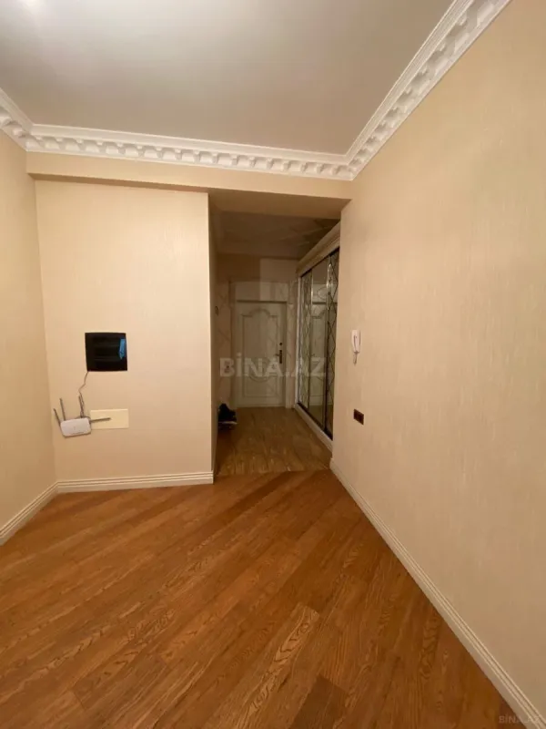 Satılır 5 otaqlı mənzil 210 m²
