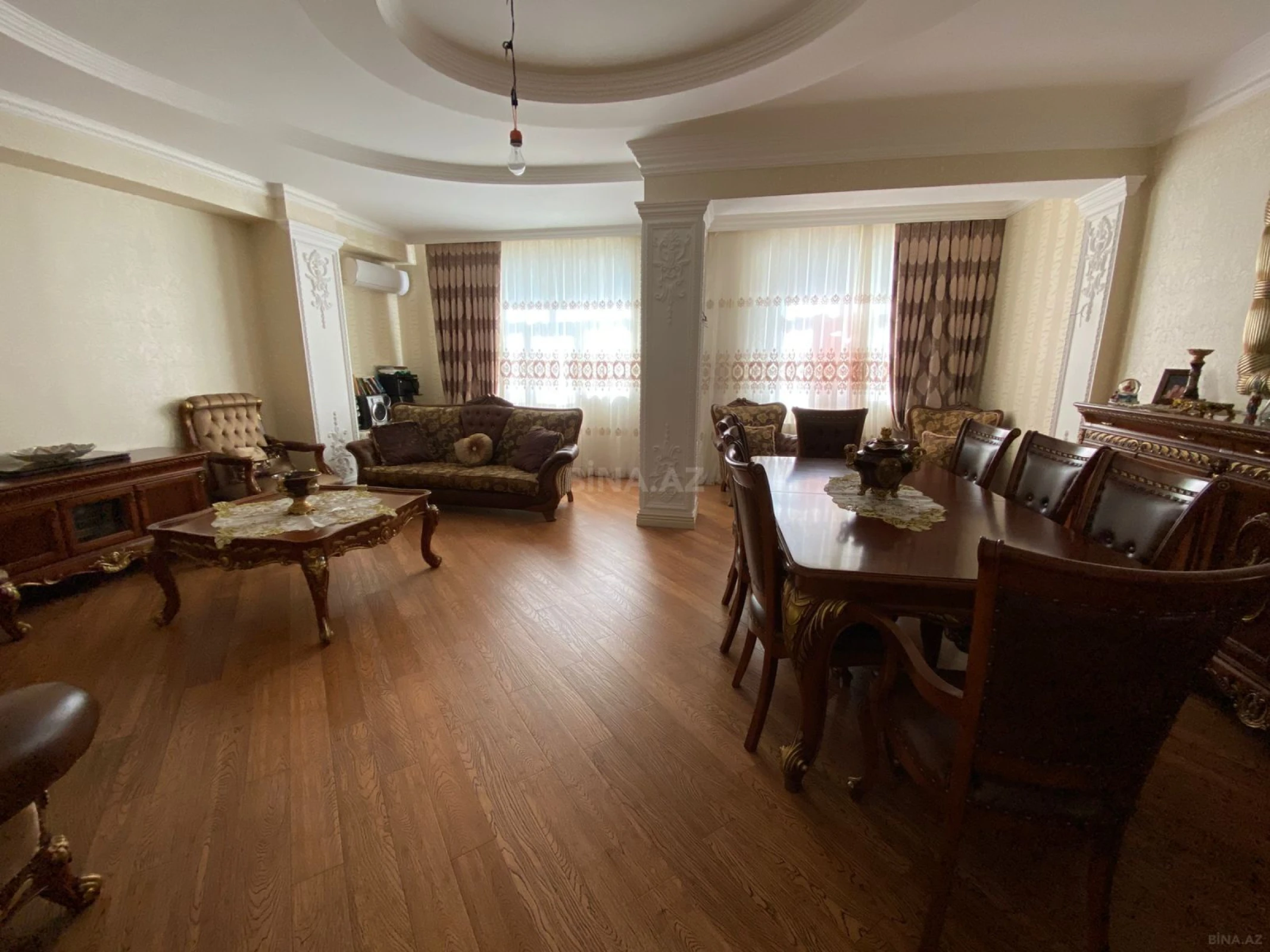 Satılır 5 otaqlı mənzil 210 m²