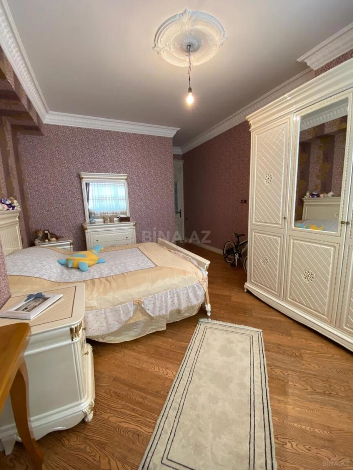 Satılır 5 otaqlı mənzil 210 m²