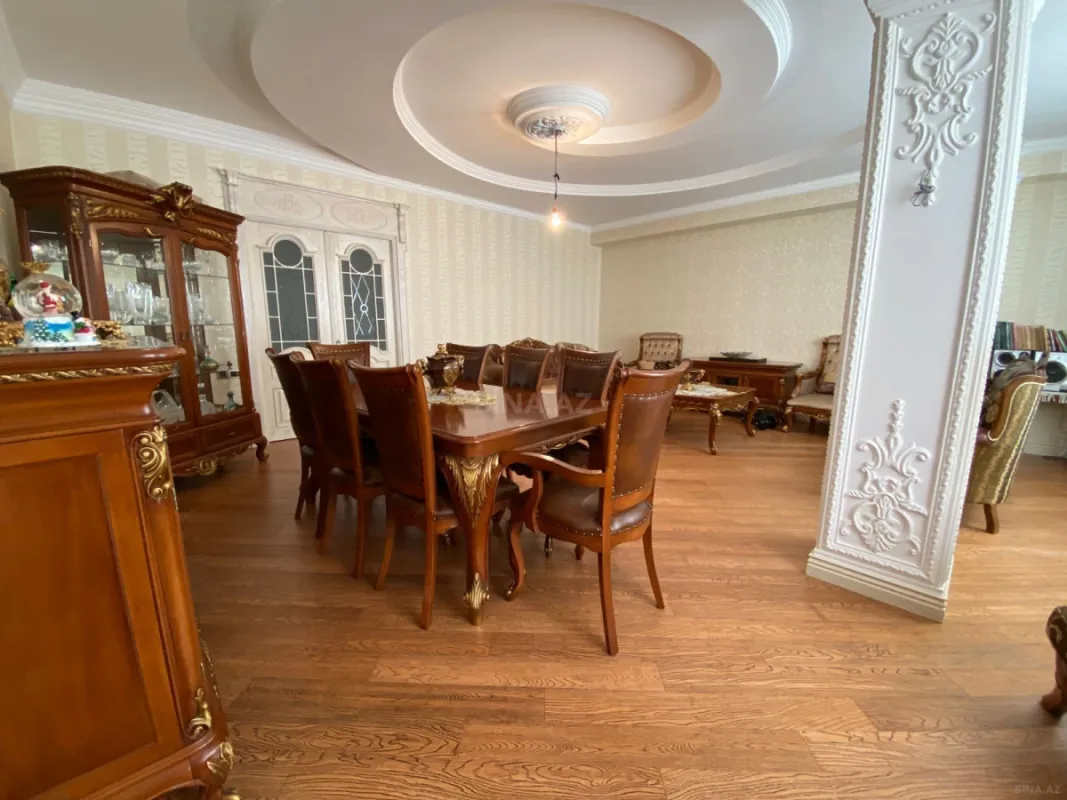 Satılır 5 otaqlı mənzil 210 m²