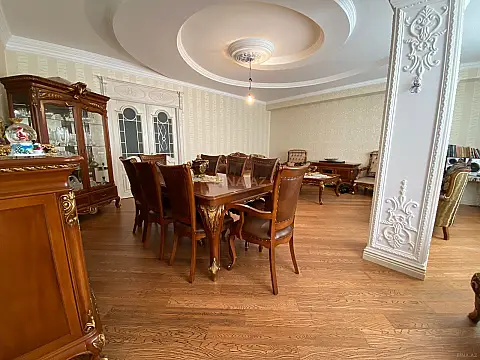 Satılır 5 otaqlı mənzil 210 m²